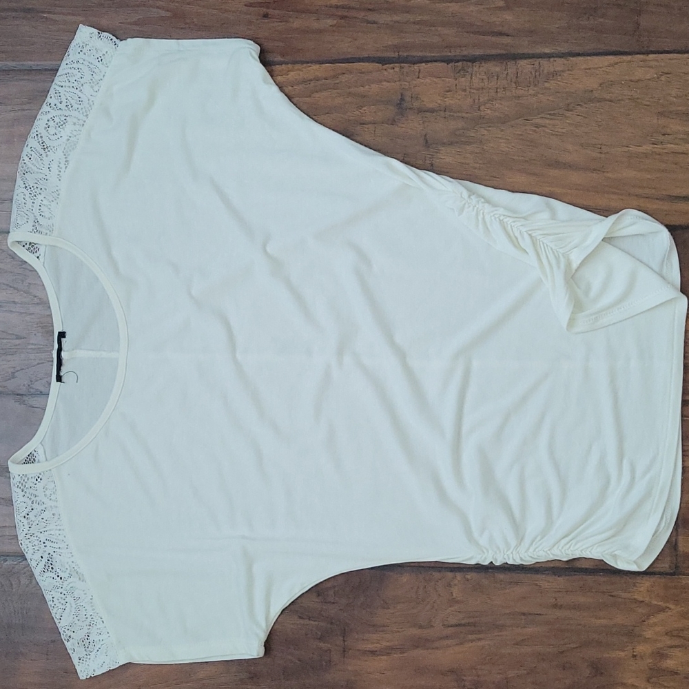 LACE DETAIL TOP - Picture 1 of 4